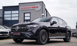 Hoofdafbeelding Mercedes-Benz GLC Mercedes-Benz GLC-klasse 300e 4MATIC AMG Line | Panorama | 360 Camera | Elektrische trekhaak | Memory