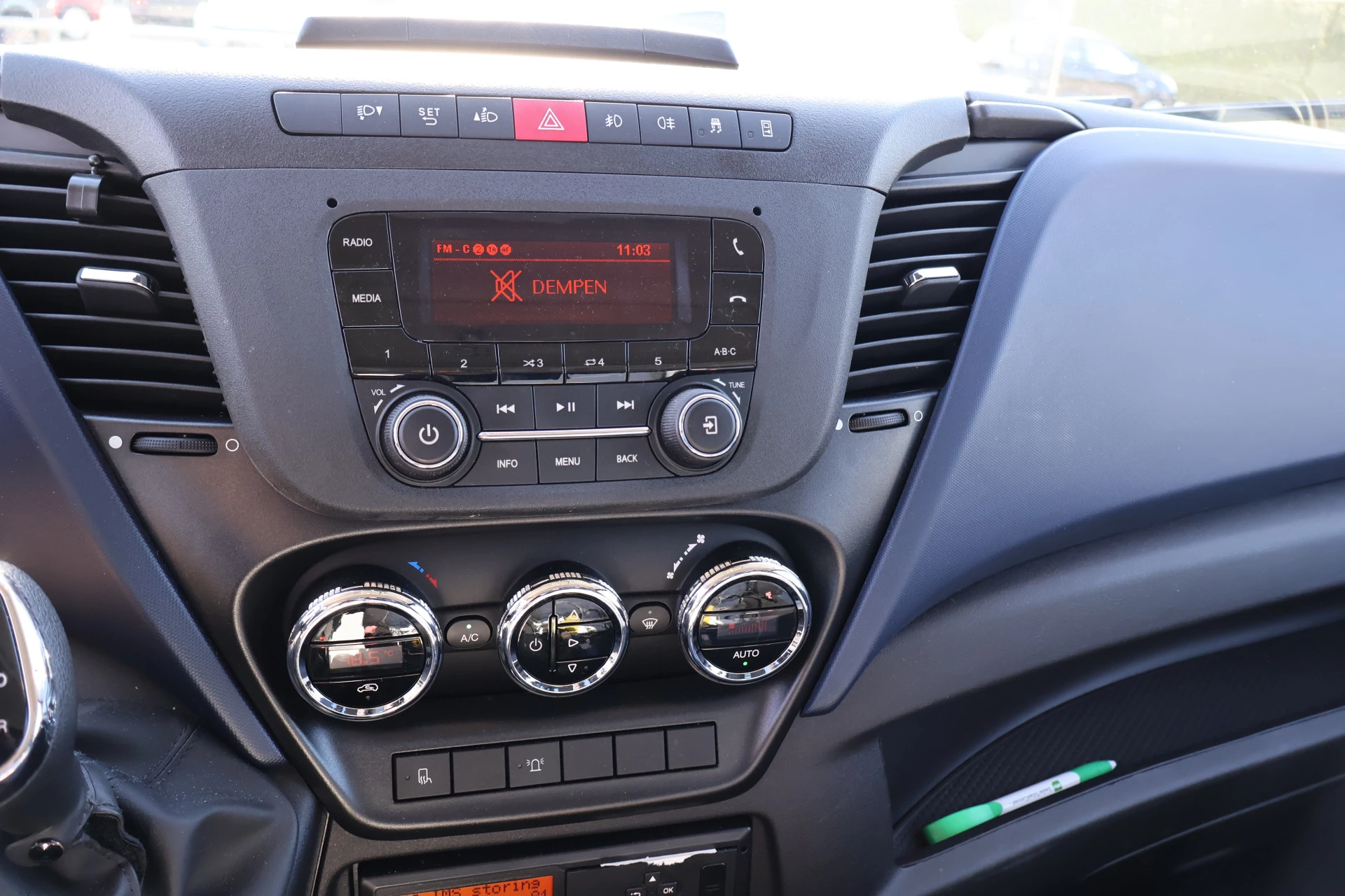 Hoofdafbeelding Iveco 40C18 AUTOMAAT,  oprijwagen Tijhof, incl tijhof aanhanger!