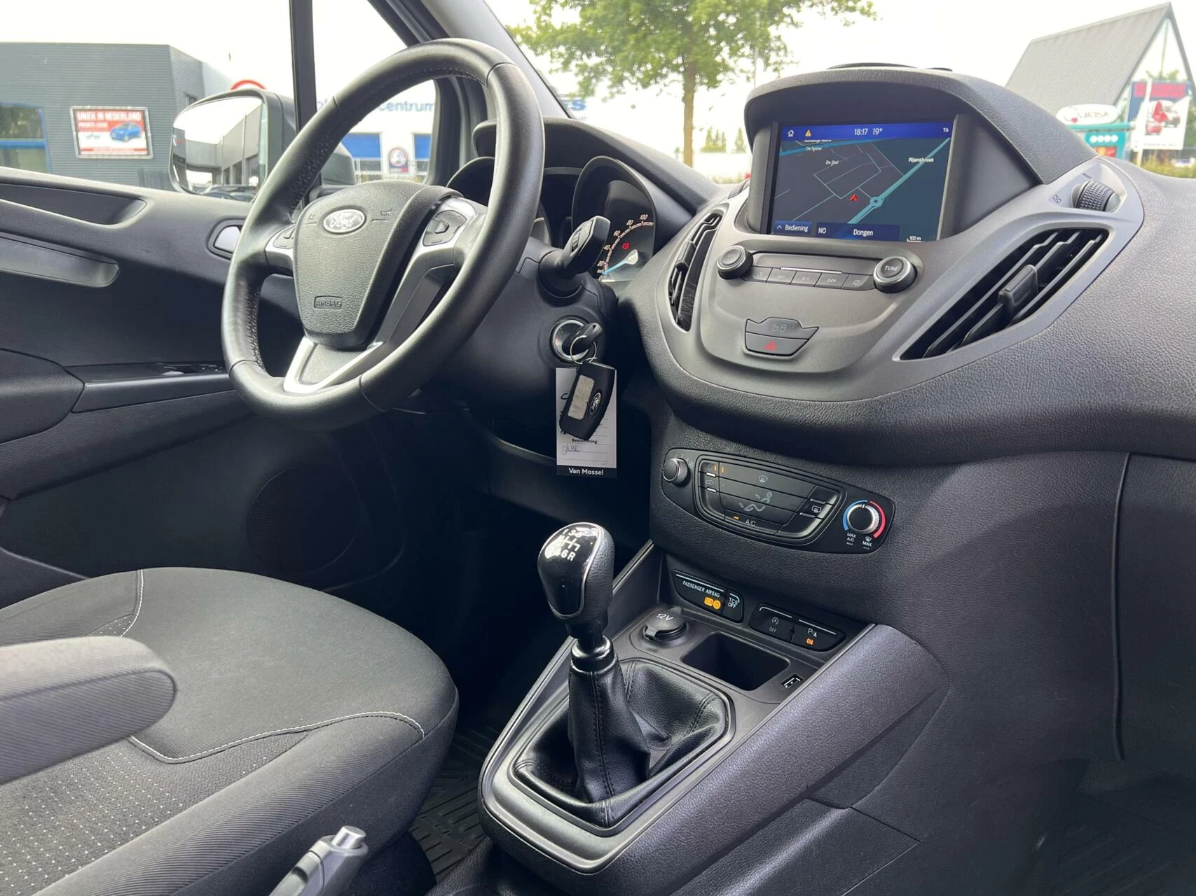 Hoofdafbeelding Ford Transit Courier