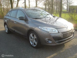 Hoofdafbeelding Renault Mégane Estate Renault Megane 1.4 TCe Bose 6 bak Navi. Motor slaat niet aan