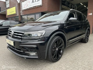 Hoofdafbeelding Volkswagen Tiguan Allspace Volkswagen Tiguan Allspace 1.5 TSI 7p. R-LINE*PANO*ACC*TREKHAAK*