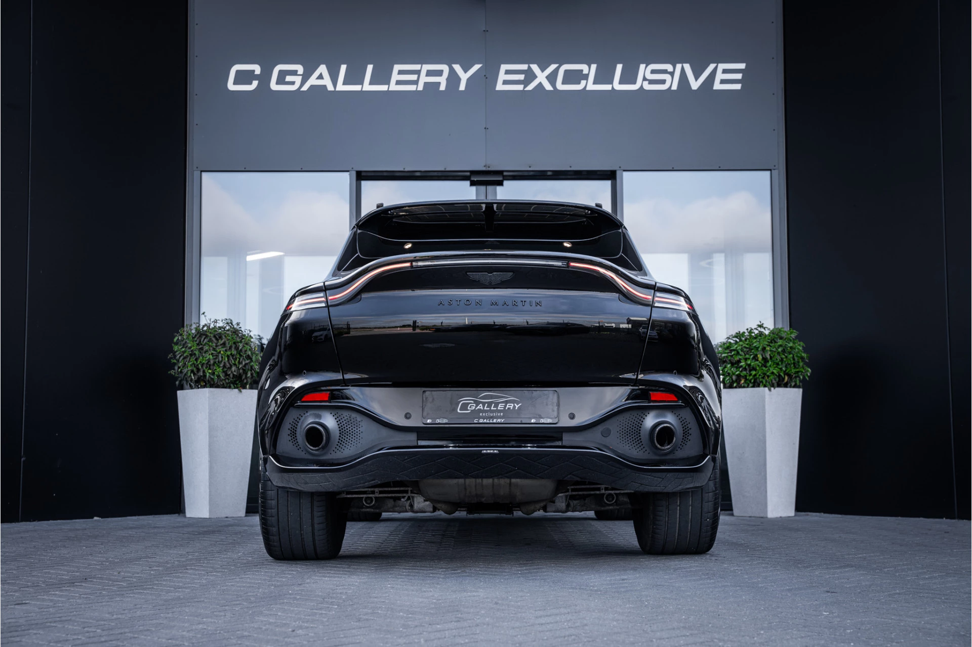 Hoofdafbeelding Aston Martin DBX