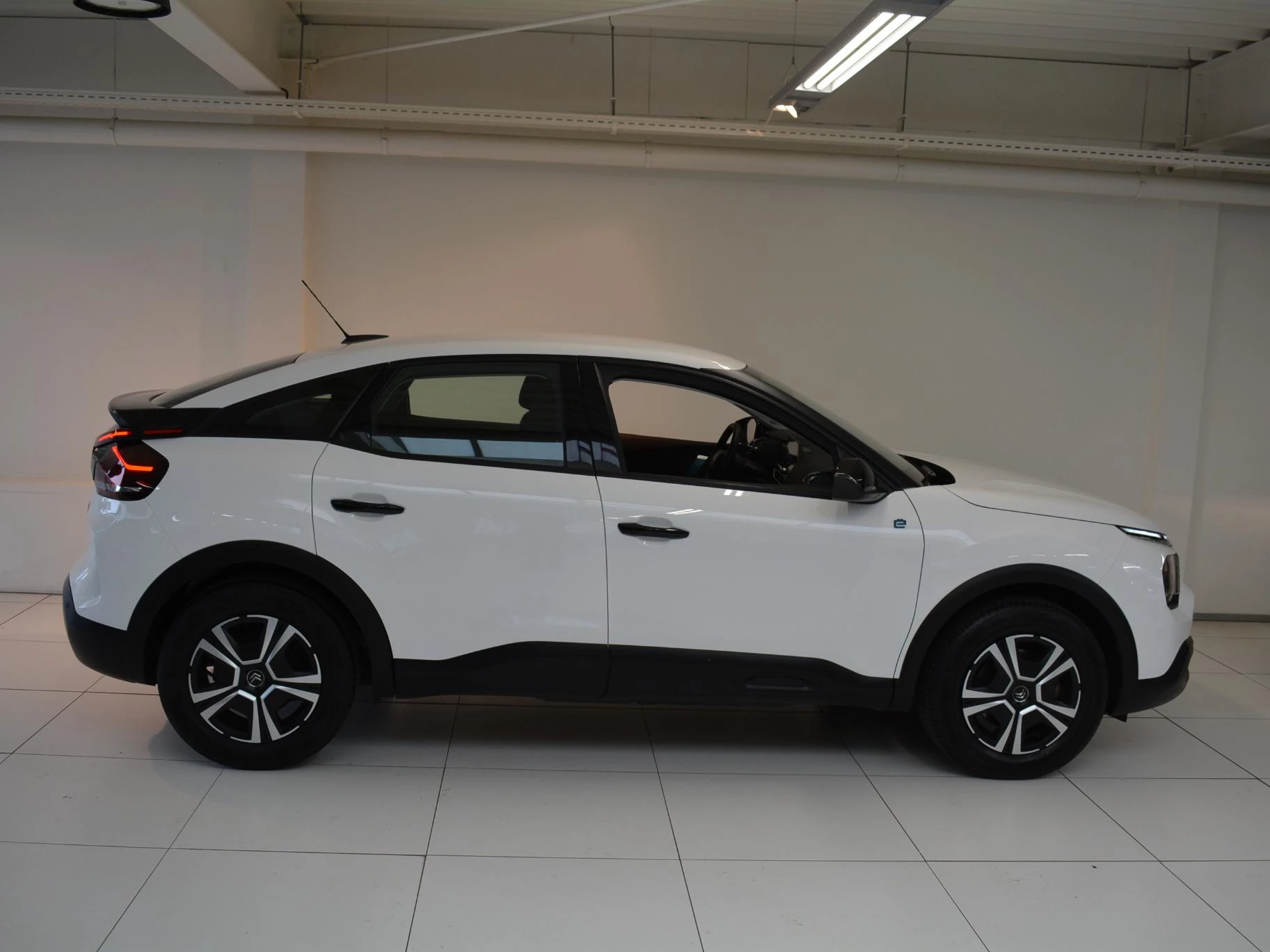 Hoofdafbeelding Citroën ë-C4
