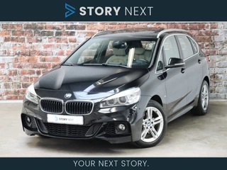 BMW 2 Serie Active Tourer 218i High Executive M Sport Pakket Automaat / Trekhaak / Panoramadak / Head-Up Display / Achteruitrijcamera / Stoelverwarming / Hifi / Cruise Control / Navigatie / Sportstoelen / 17 Inch