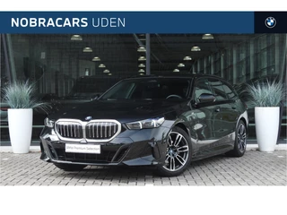 BMW 5 Serie Touring 530e M Sport Automaat / Panoramadak / Trekhaak / Achteruitrijcamera / Adaptieve LED / M Sportonderstel