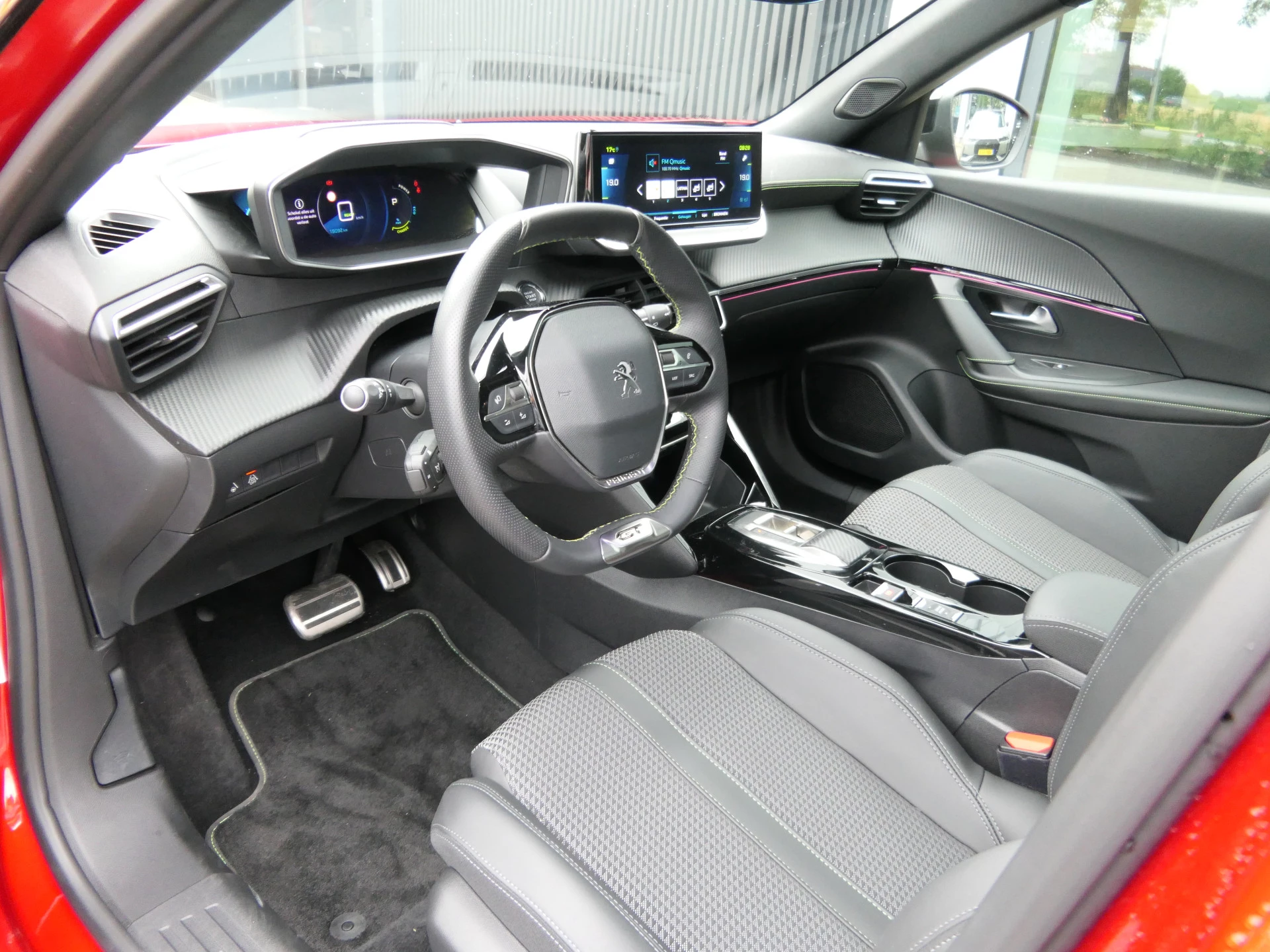 Hoofdafbeelding Peugeot e-2008