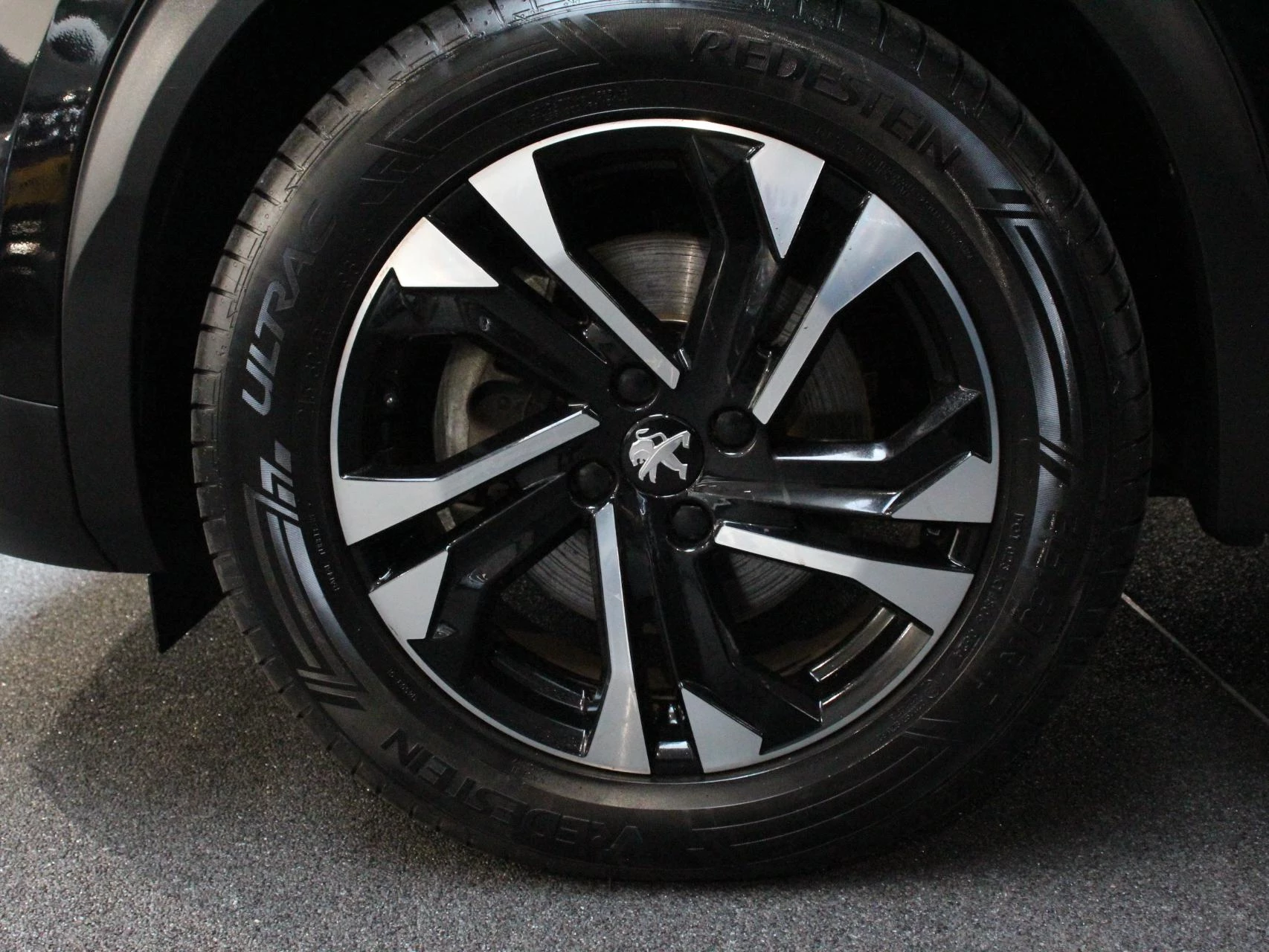 Hoofdafbeelding Peugeot e-2008