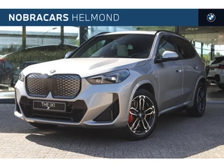 Hoofdafbeelding BMW iX1 BMW iX1 eDrive20 M Sport / Panoramadak / Trekhaak / Sportstoelen / Achteruitrijcamera / M Adaptief onderstel / Adaptieve LED / Comfort Access / Stoelverwarming