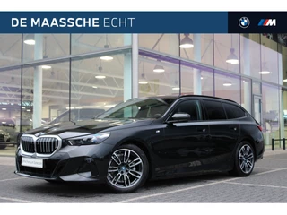 BMW 5 Serie Touring 530e M Sport Automaat / Panoramadak / Trekhaak / Achteruitrijcamera / Adaptieve LED / M Sportonderstel / Stoelverwarming