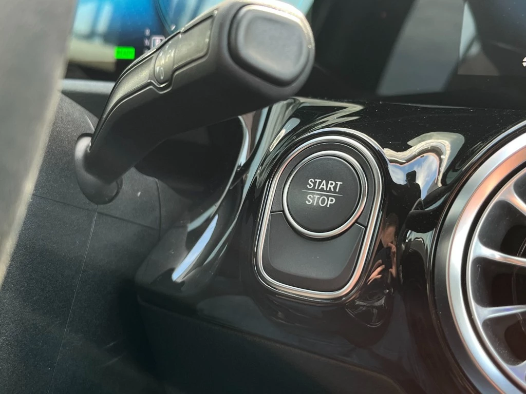 Hoofdafbeelding Mercedes-Benz EQA