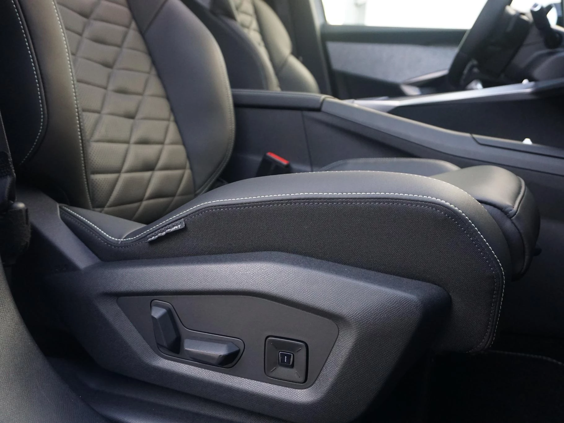 Hoofdafbeelding Peugeot e-5008