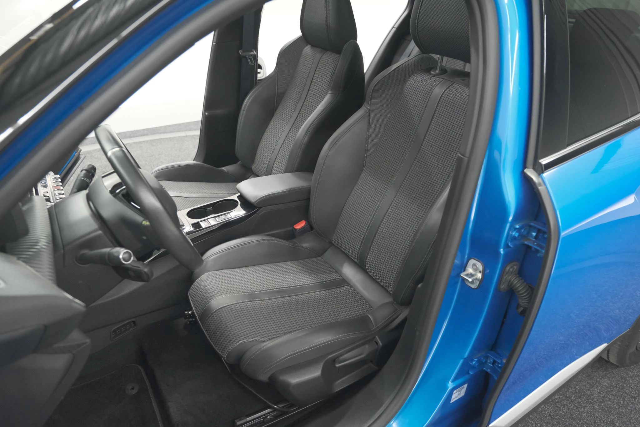 Hoofdafbeelding Peugeot e-2008