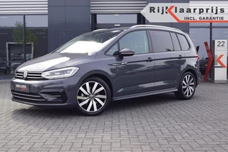Hoofdafbeelding Volkswagen Touran Volkswagen Touran 1.5 TSI DSG R-Line / 7 Persoons/Navi / Camera / trekhaak wegklb.