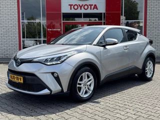 Hoofdafbeelding Toyota C-HR Toyota C-HR 1.8 HYBRID LM-VELGEN NAVI CAMERA PARK-SENSOREN APPLE/ANDROID STOELVERW ALL-SEASON