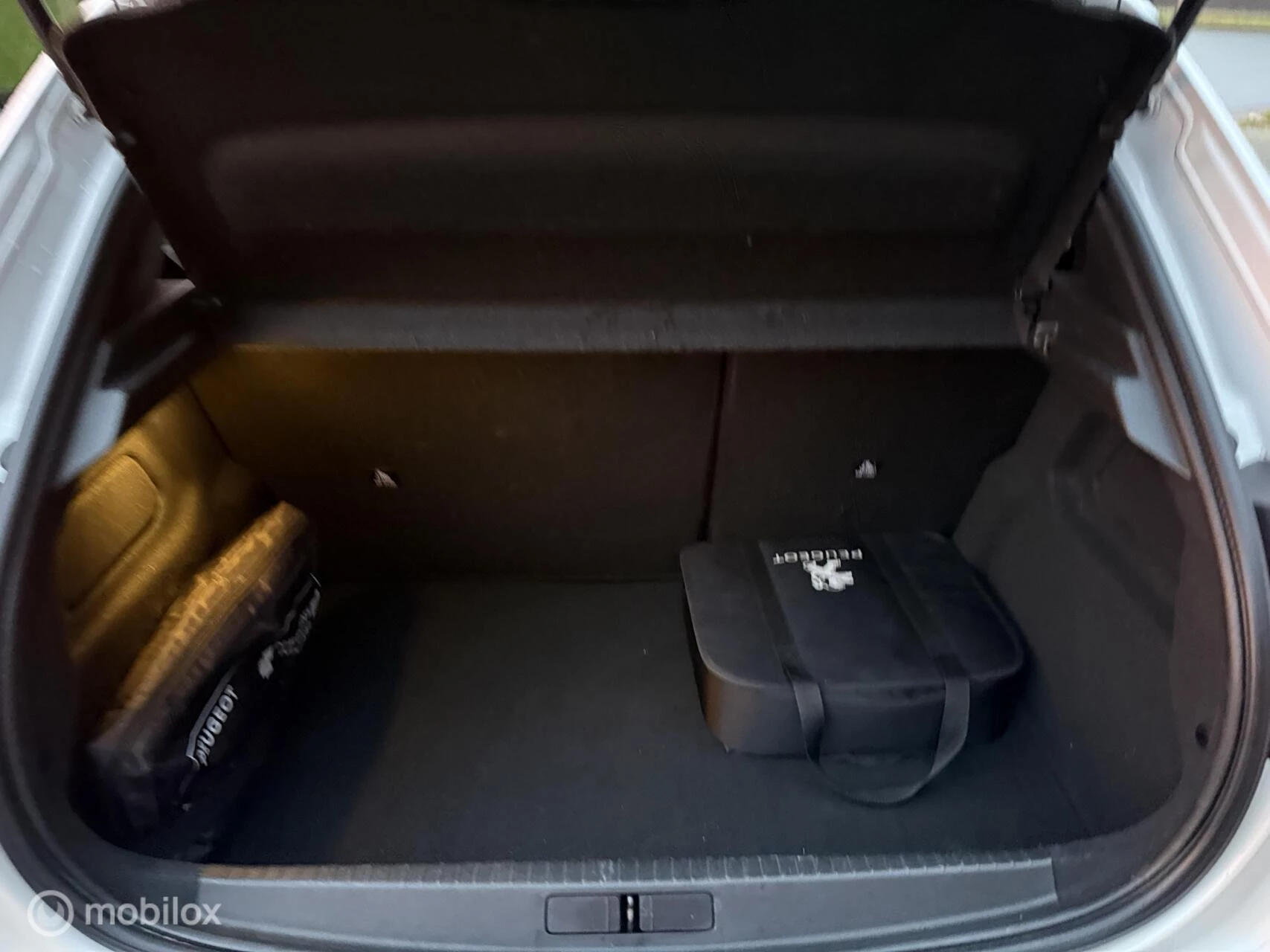 Hoofdafbeelding Peugeot e-208