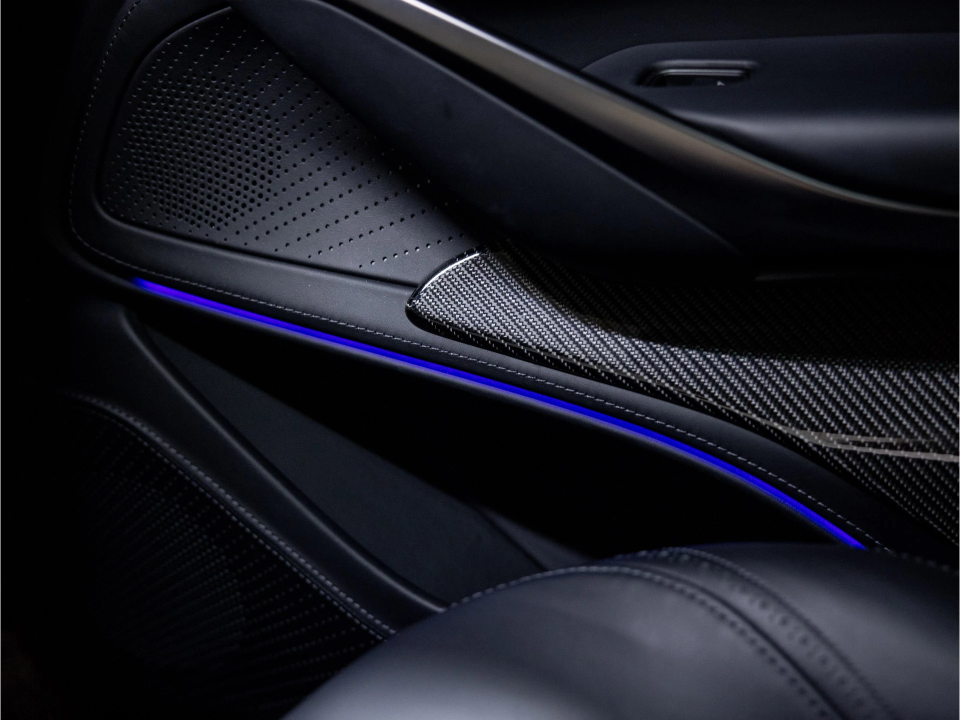 Hoofdafbeelding Aston Martin DBX
