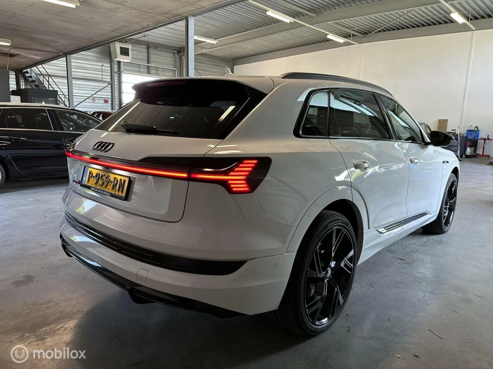 Hoofdafbeelding Audi e-tron