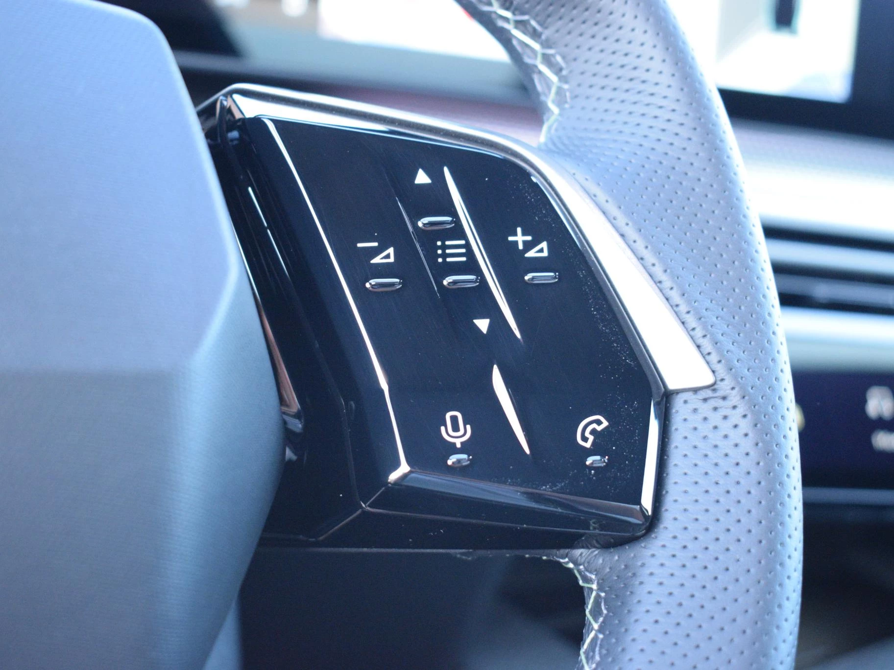 Hoofdafbeelding Peugeot e-3008