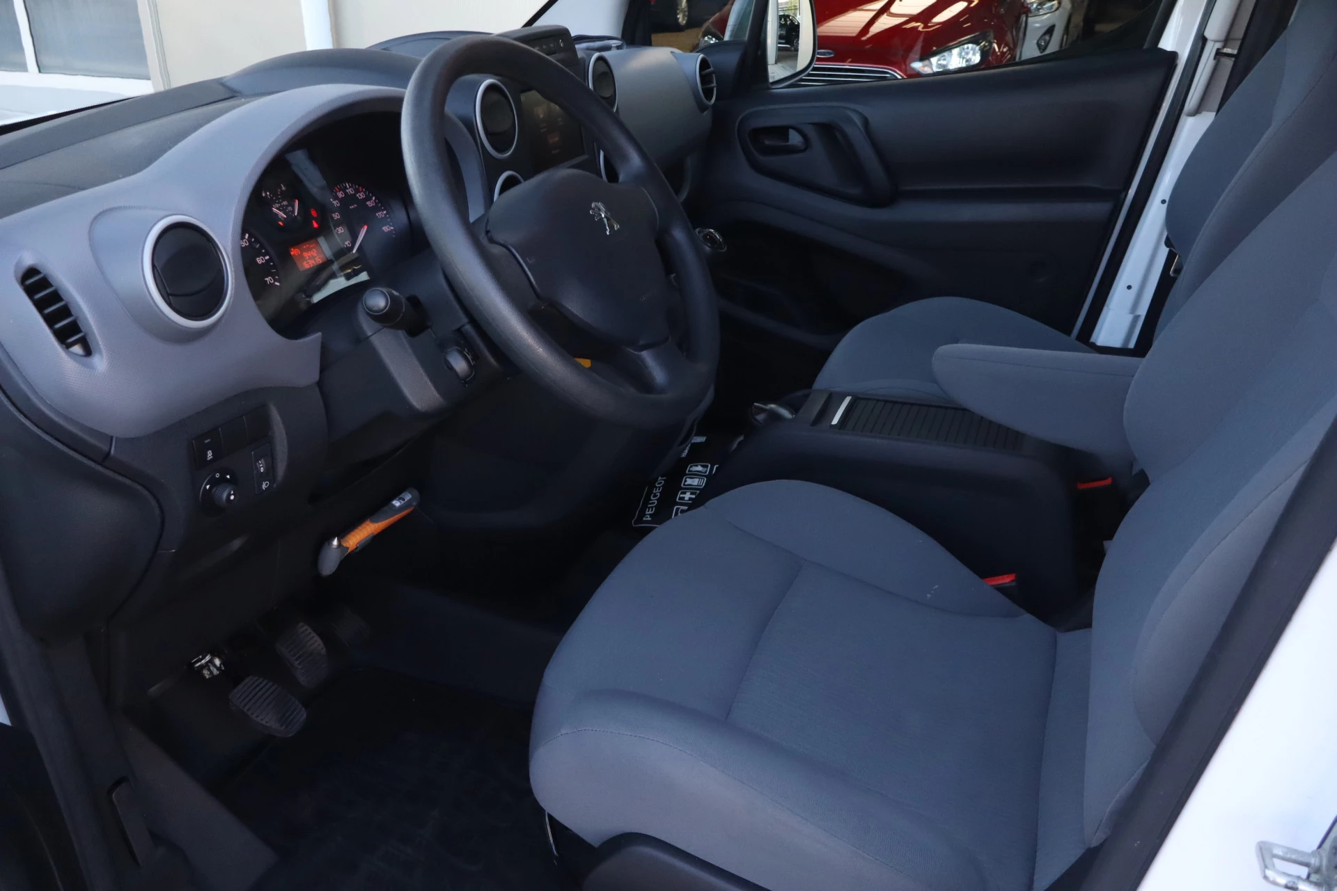 Hoofdafbeelding Peugeot Partner