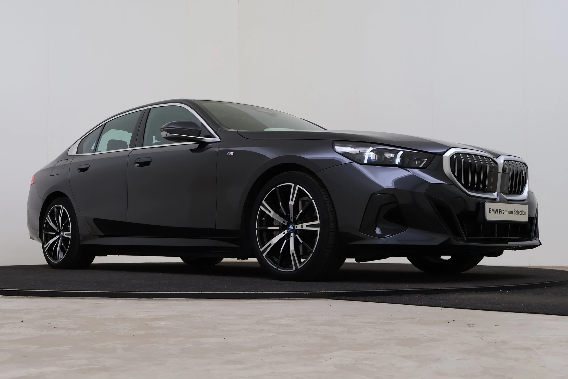 Hoofdafbeelding BMW i5