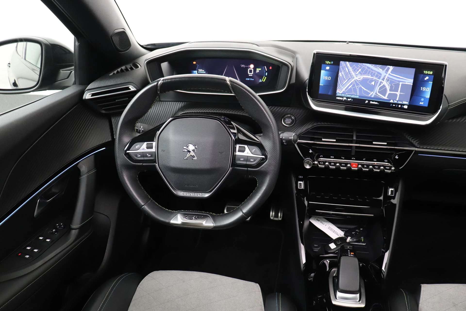 Hoofdafbeelding Peugeot e-2008