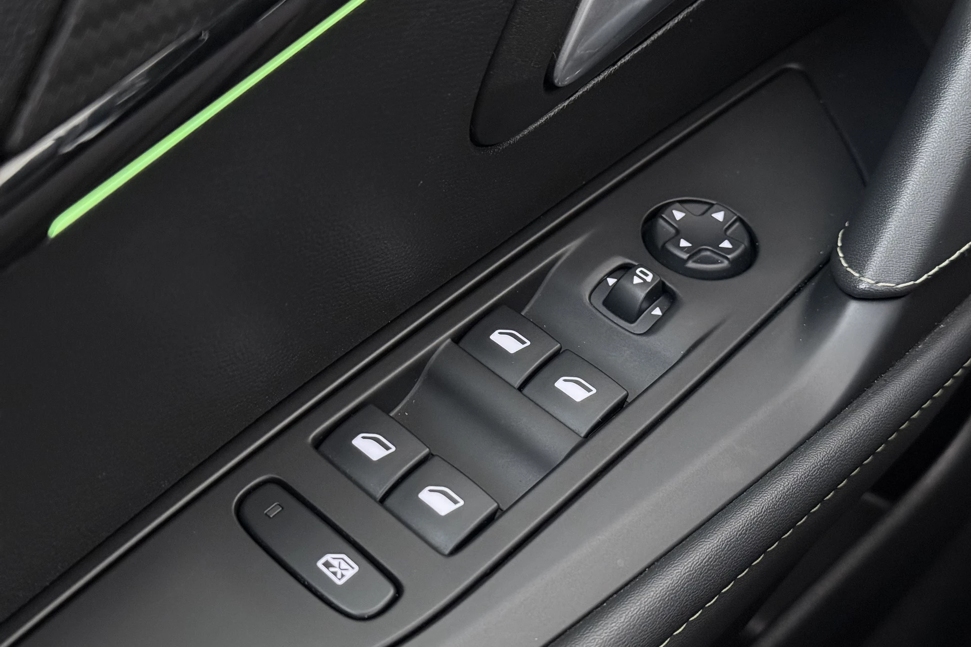 Hoofdafbeelding Peugeot e-208