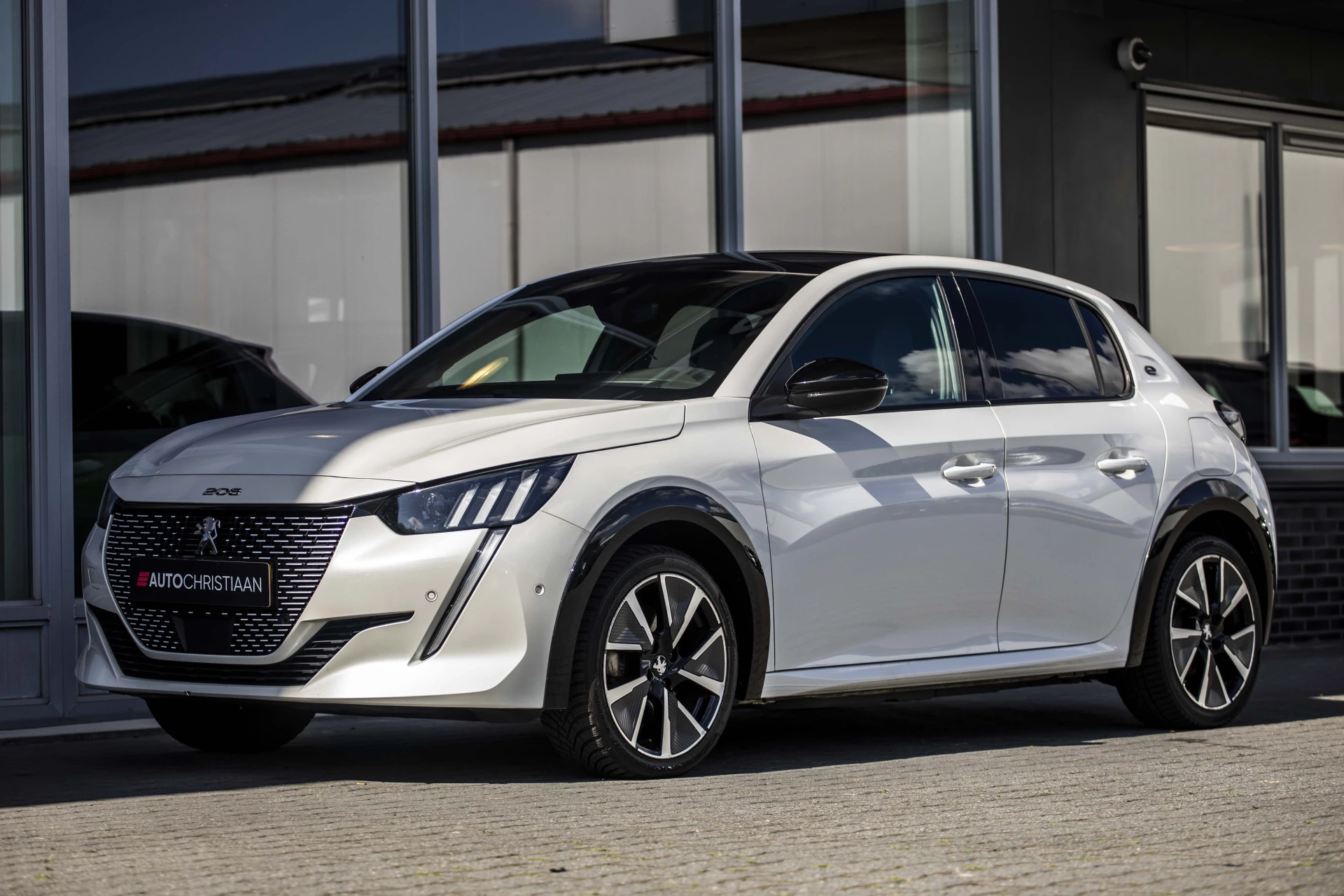 Hoofdafbeelding Peugeot e-208