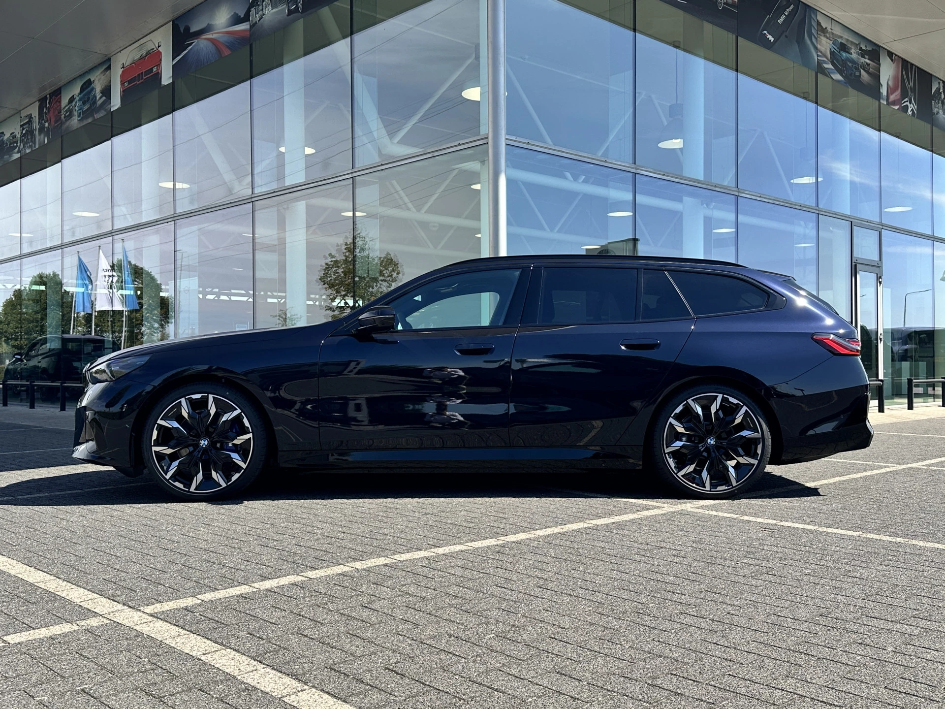 Hoofdafbeelding BMW i5