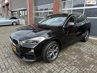 Hoofdafbeelding BMW X2 BMW X2 SDrive18i AUT High Executive LED Navi Camera Stoelvw