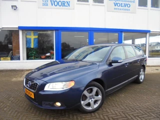 Volvo V70 2.5T MOMENTUM,AUT,TREKH,XENON,17 INCH,ORG NL TOPSTAAT!