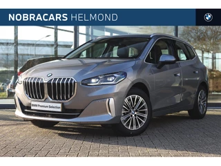 Hoofdafbeelding BMW 2 Serie BMW 2 Serie Active Tourer 220i Luxury Line Automaat / Trekhaak / Adaptieve LED / Parking Assistant / Stoelverwarming / Comfort Access