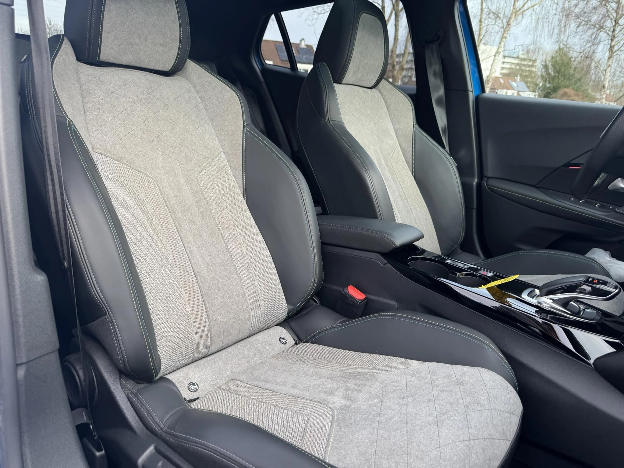 Hoofdafbeelding Peugeot e-2008