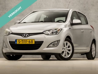 Hyundai i20 1.2i i-Deal Sport (SCHERM, AIRCO, LM VELGEN, SPORTSTOELEN, MULTIFUNCTIONEEL STUURWIEL, NIEUWE APK, NIEUWSTAAT)