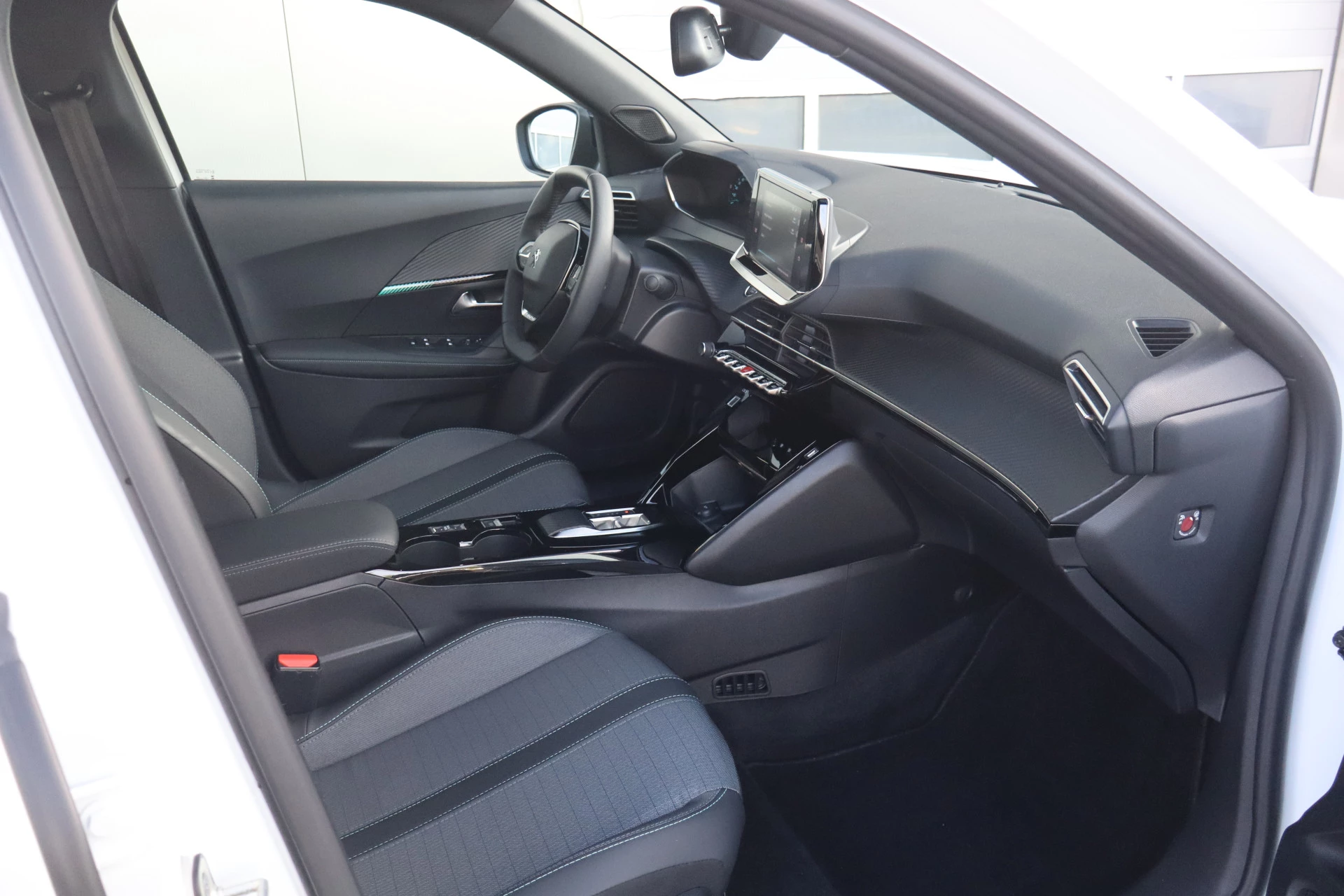 Hoofdafbeelding Peugeot e-2008