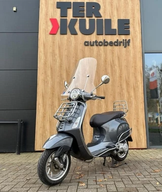 Vespa Primavera Touring 50 Edition inruil auto mogelijk.