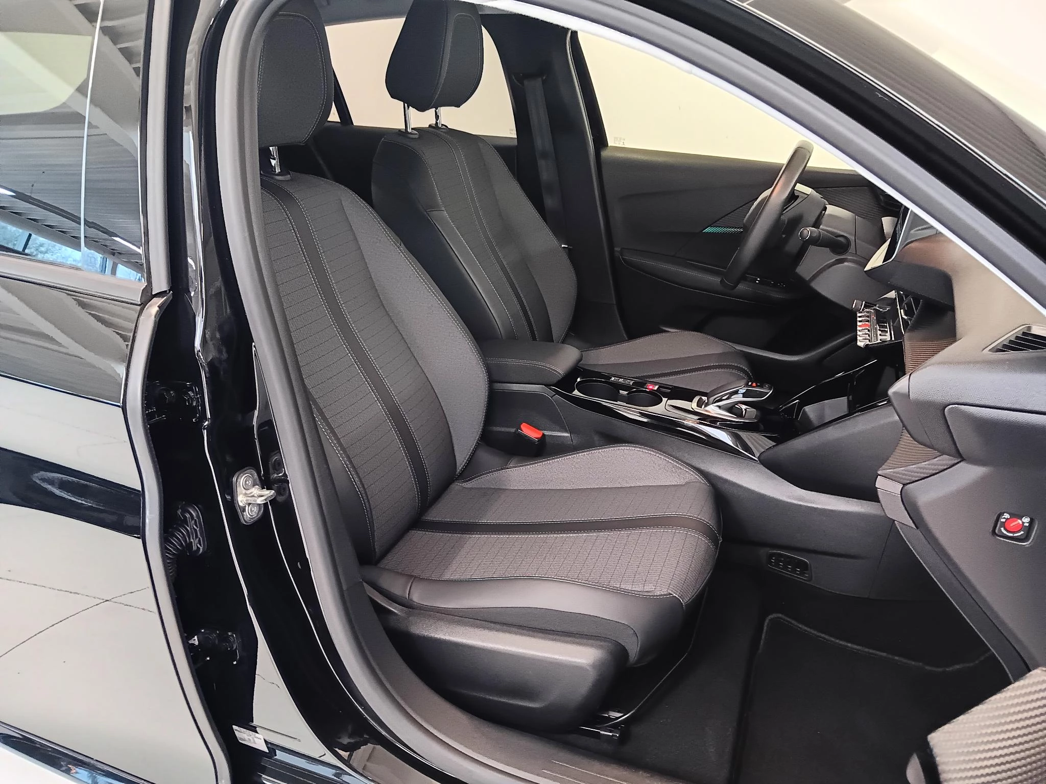 Hoofdafbeelding Peugeot e-208