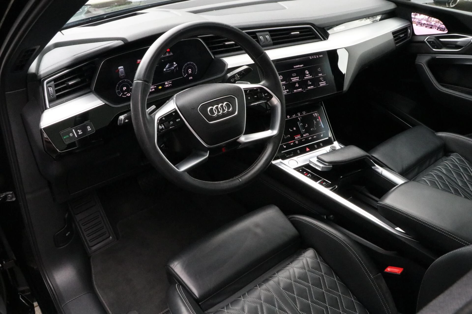 Hoofdafbeelding Audi e-tron