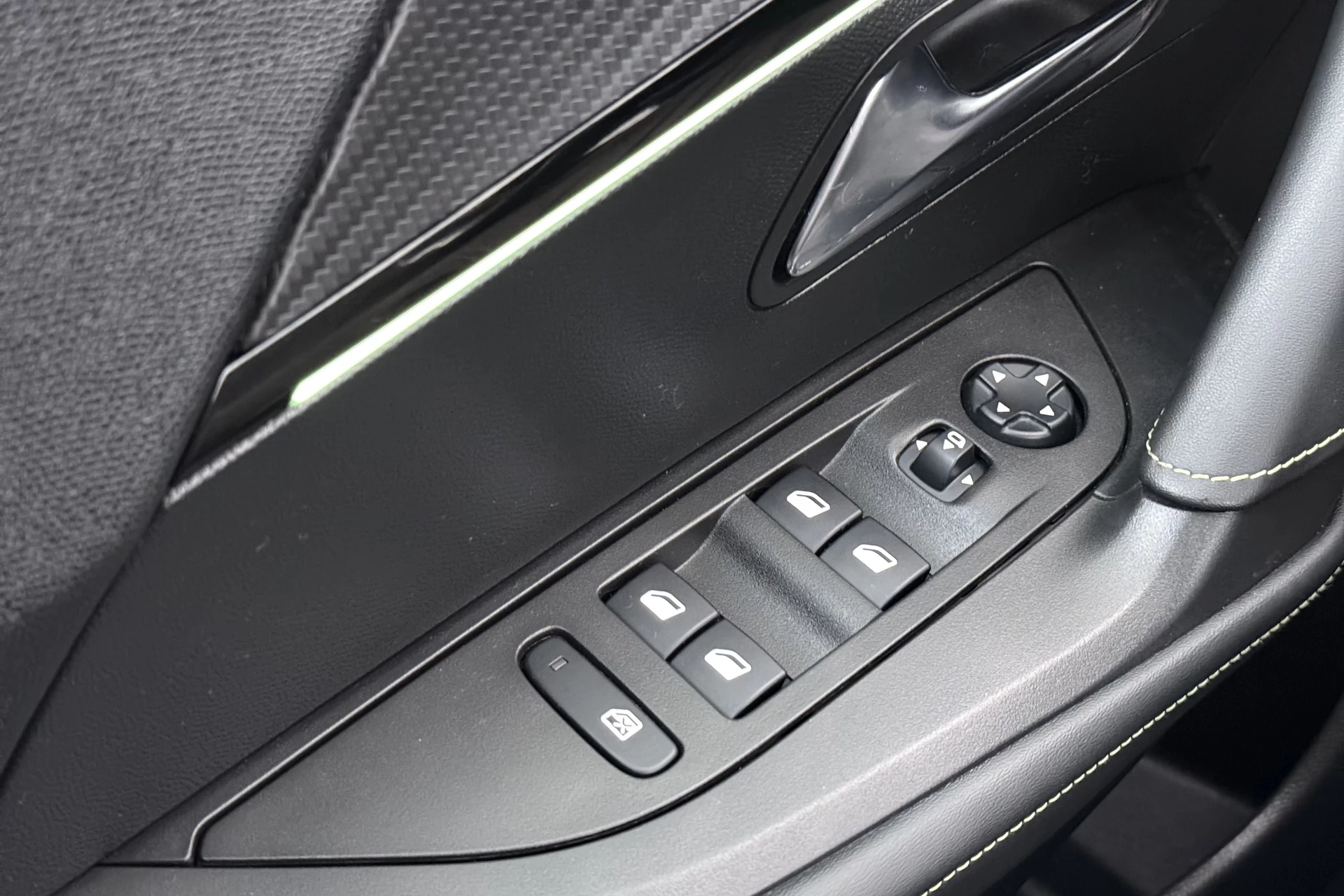 Hoofdafbeelding Peugeot e-2008