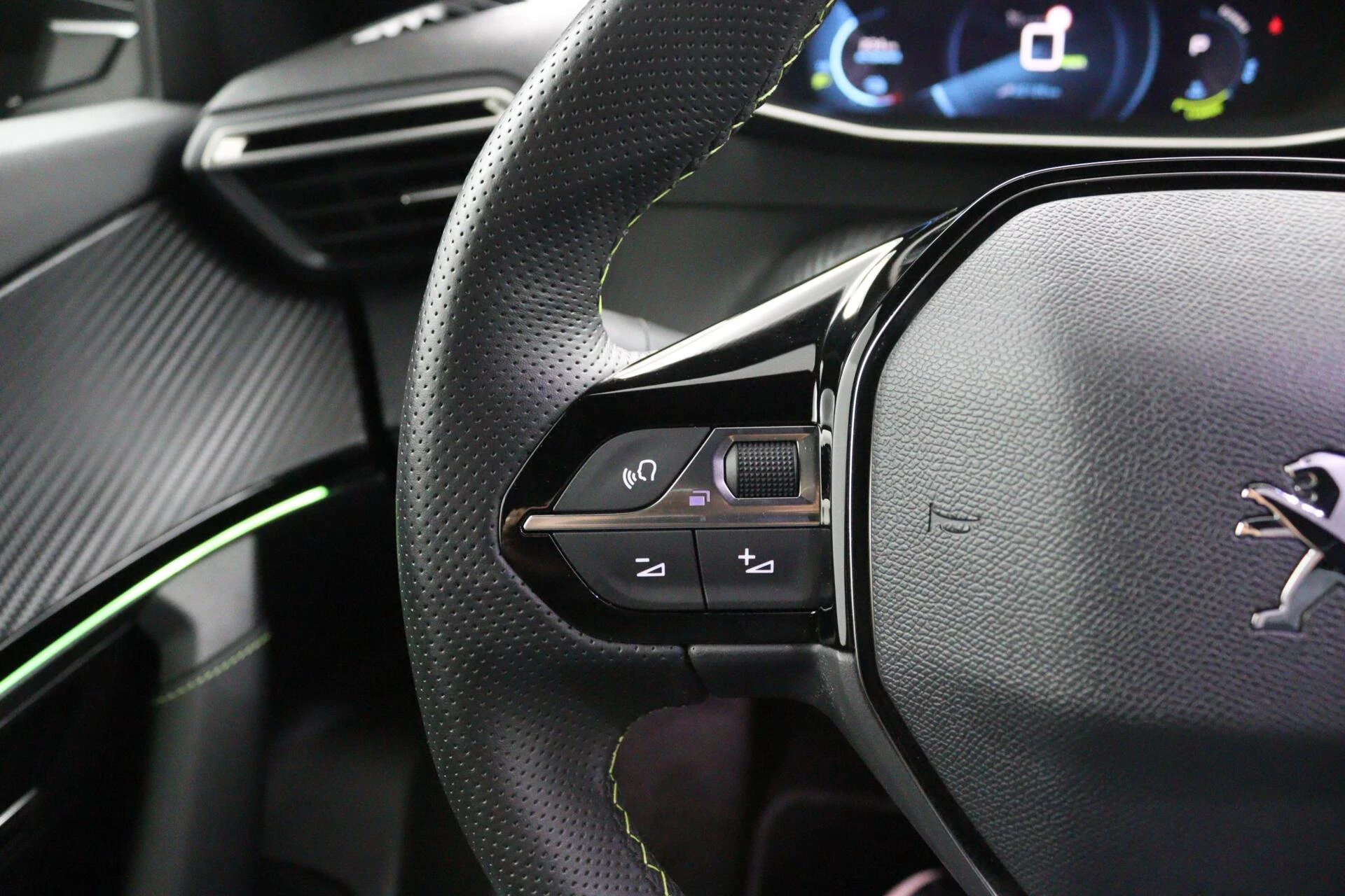 Hoofdafbeelding Peugeot e-2008