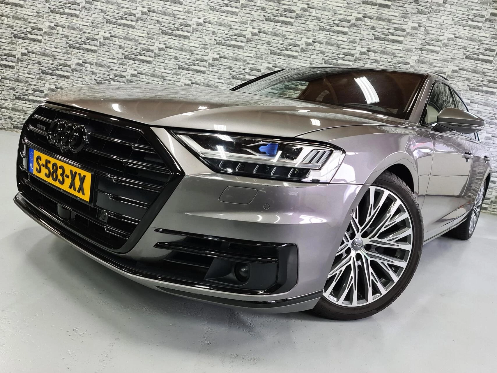 Hoofdafbeelding Audi A8