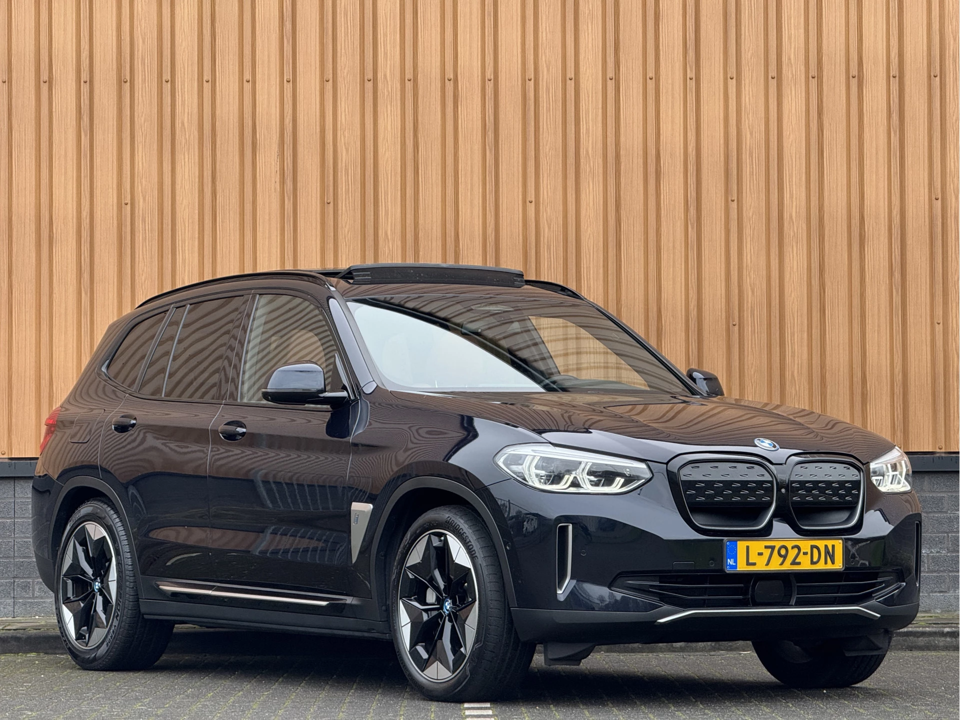 Hoofdafbeelding BMW iX3
