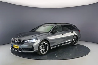 Skoda Superb Combi Business Edition 1.5 TSI PHEV 204pk DSG Automaat Trekhaak, Panoramadak, Head up display, Adaptive cruise control, Navigatie, Achteruitrijcamera, LED matrix koplampen