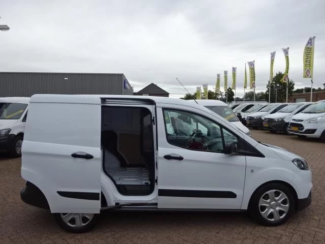 Hoofdafbeelding Ford Transit Courier