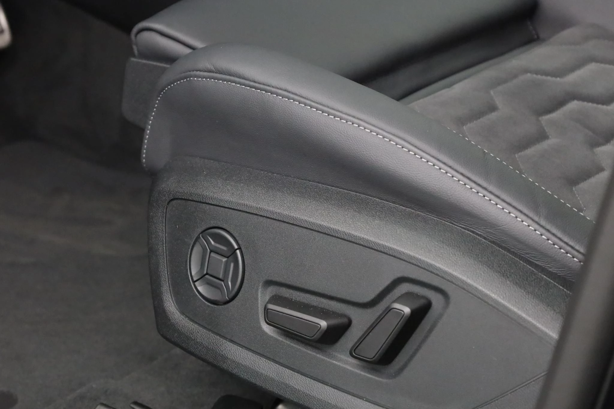 Hoofdafbeelding Audi A6 Avant e-tron