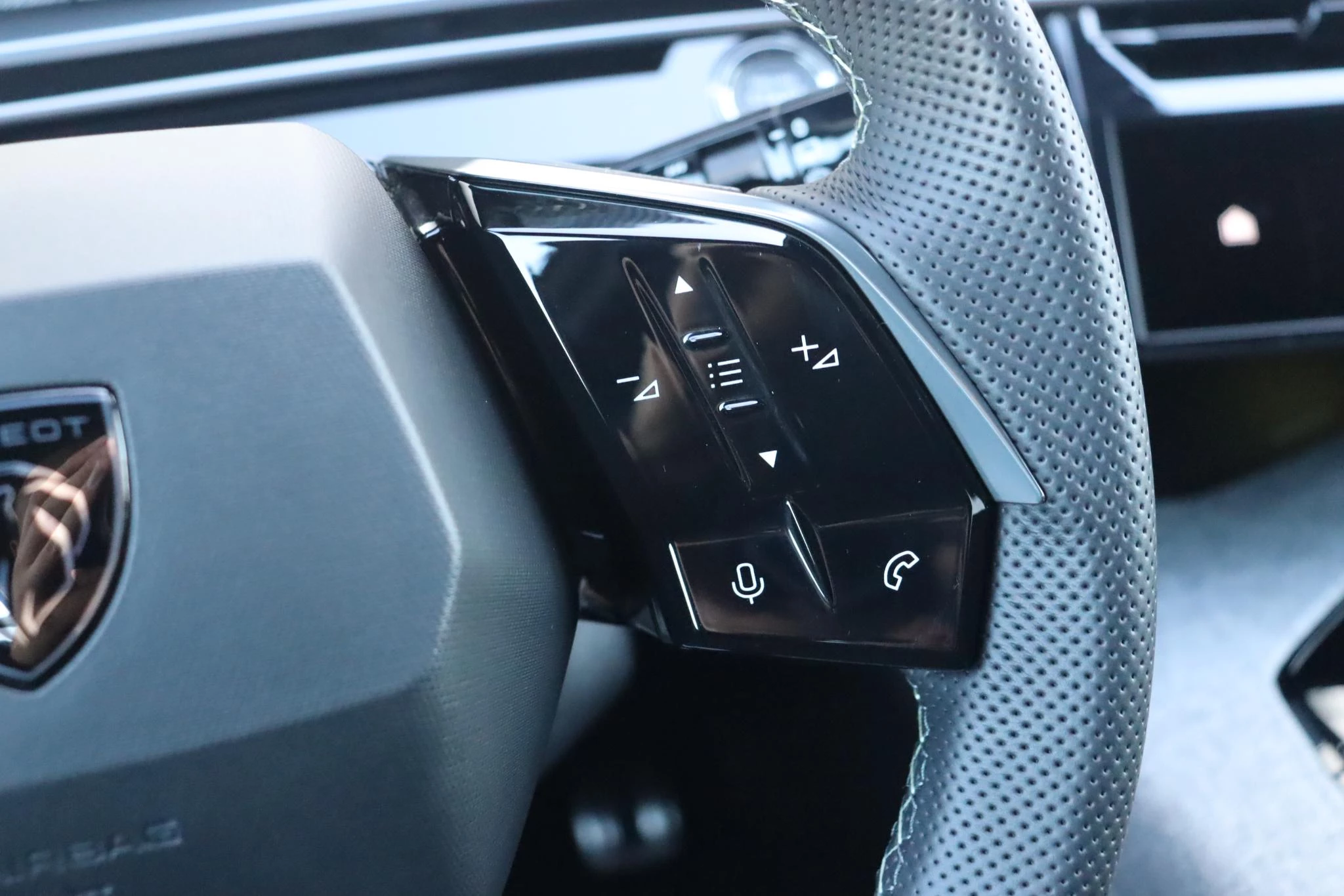 Hoofdafbeelding Peugeot e-5008