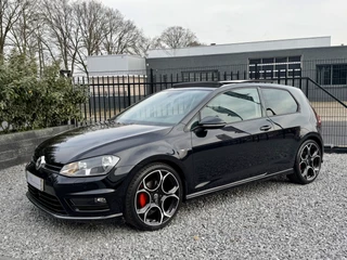 Hoofdafbeelding Volkswagen Golf Volkswagen Golf 1.4 TSI R-Line Panodak|Navi|Carplay|Cruis|LED Zwart
