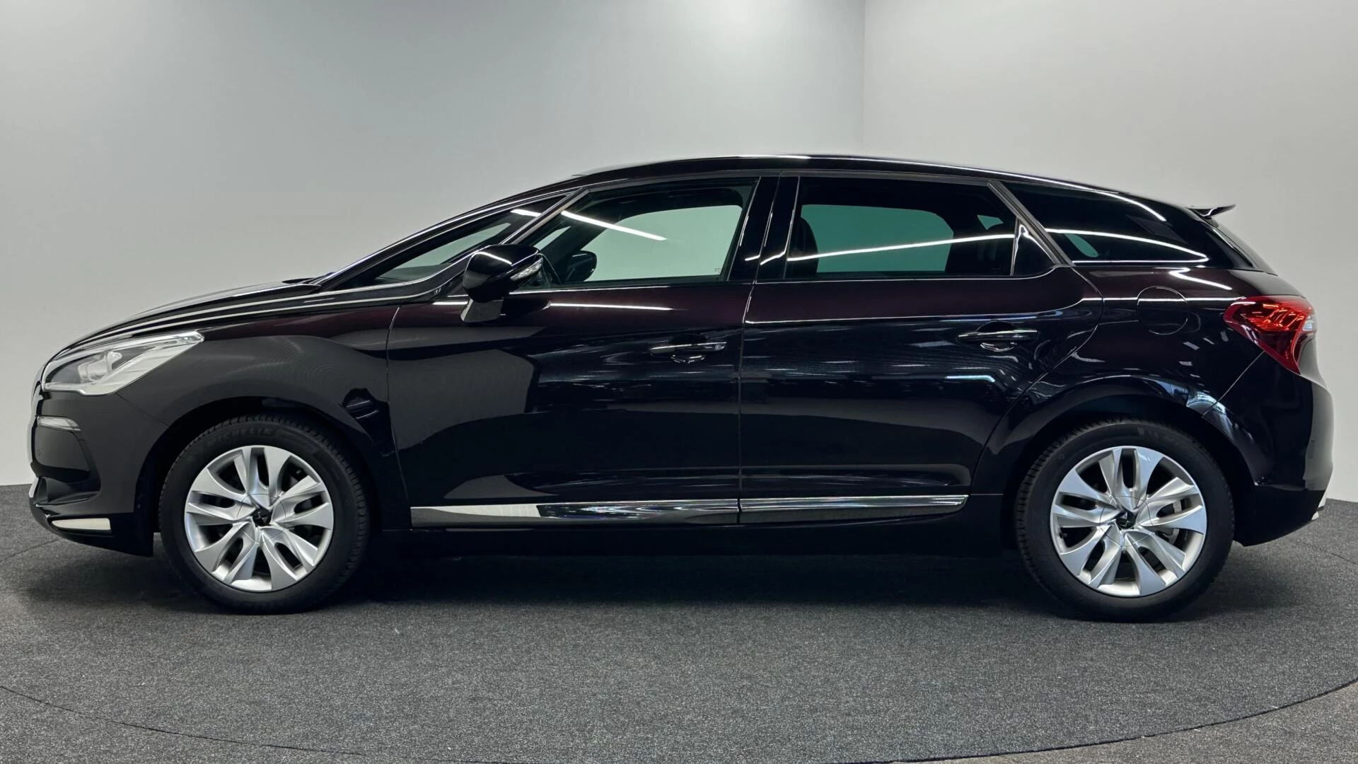 Hoofdafbeelding DS DS 5