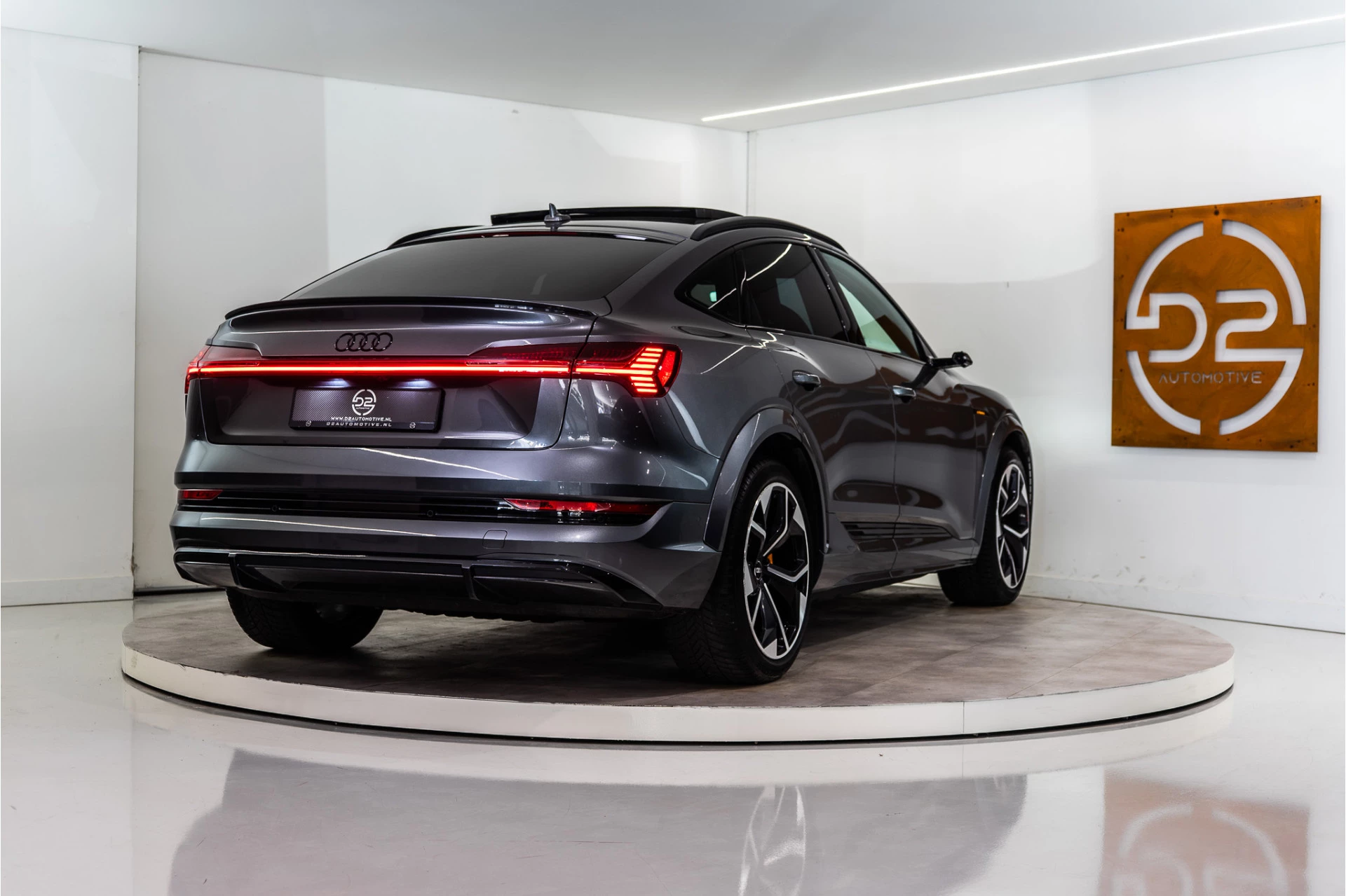 Hoofdafbeelding Audi e-tron
