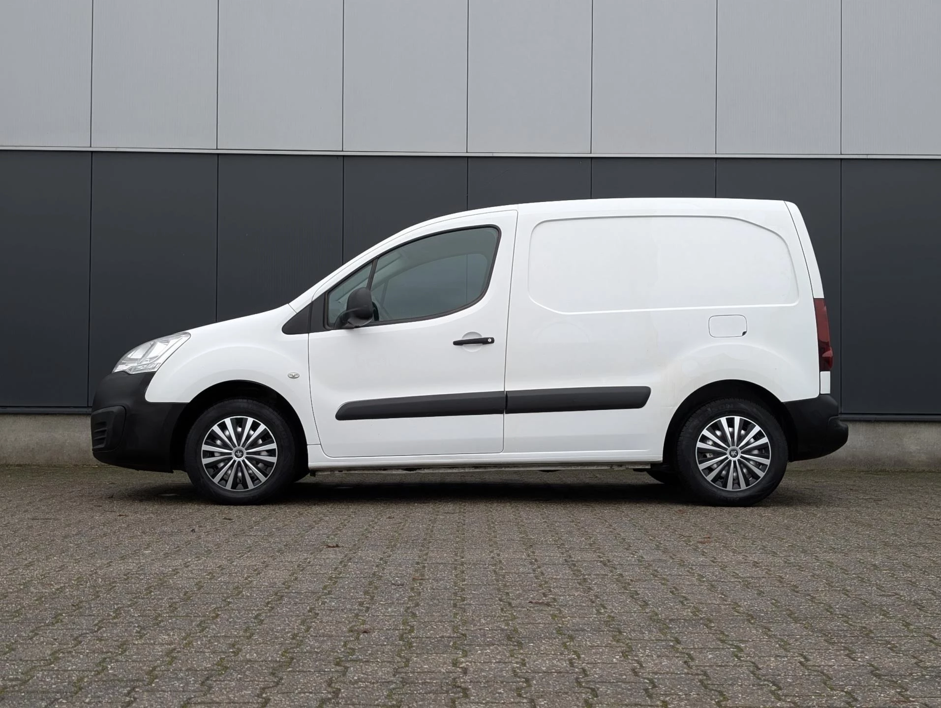 Hoofdafbeelding Peugeot Partner