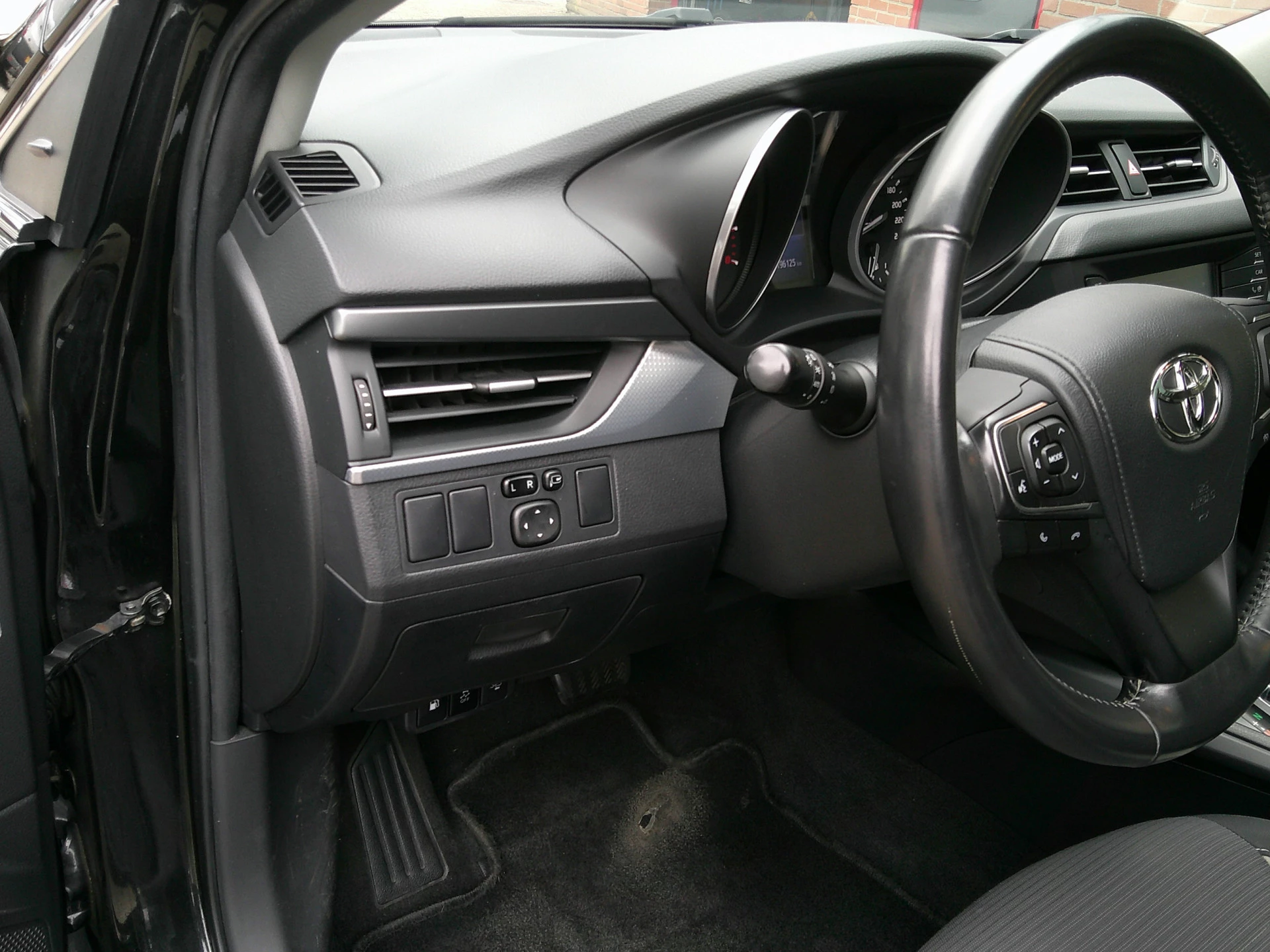 Hoofdafbeelding Toyota Avensis